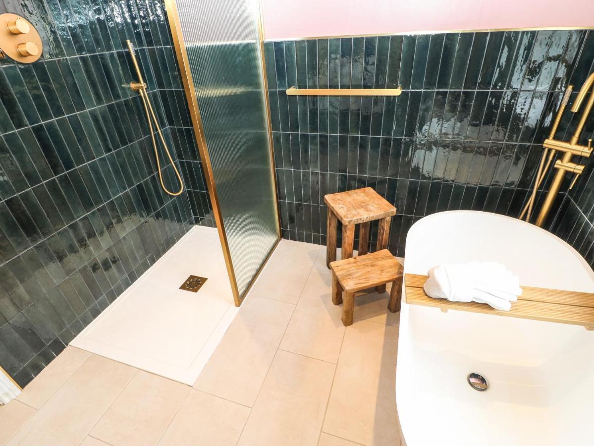 Hillside House Villa Лейбърн Екстериор снимка