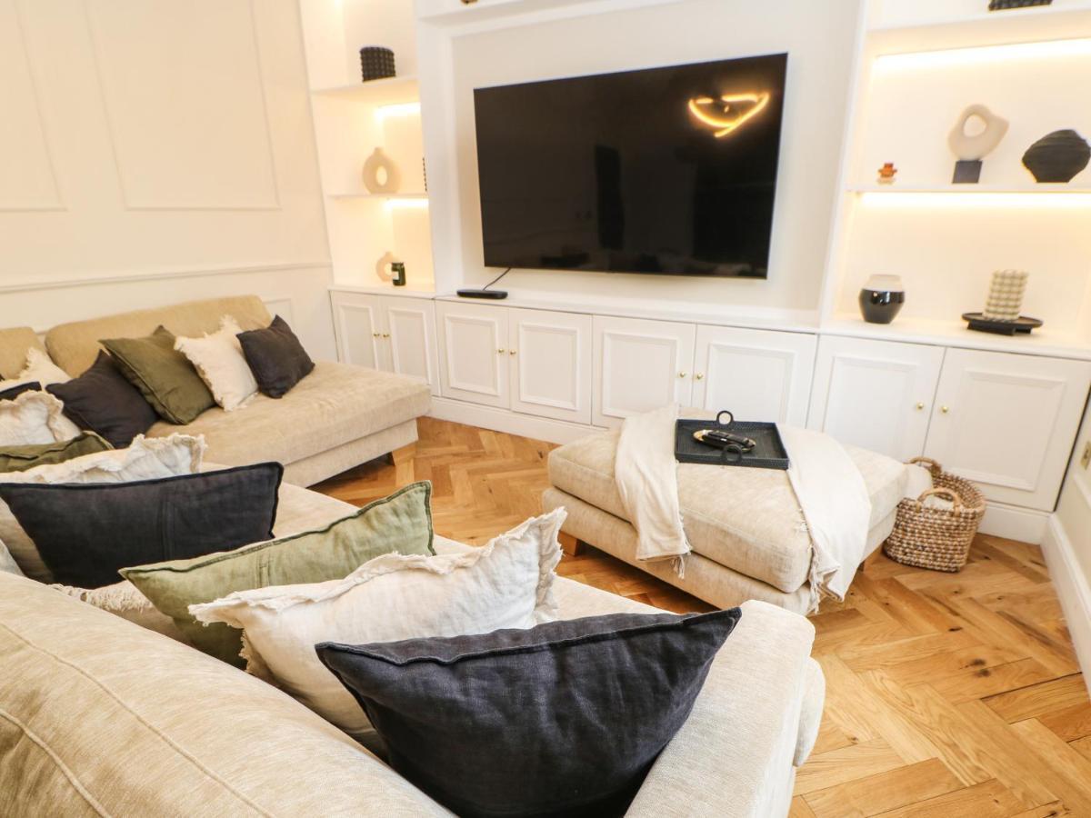 Hillside House Villa Лейбърн Екстериор снимка