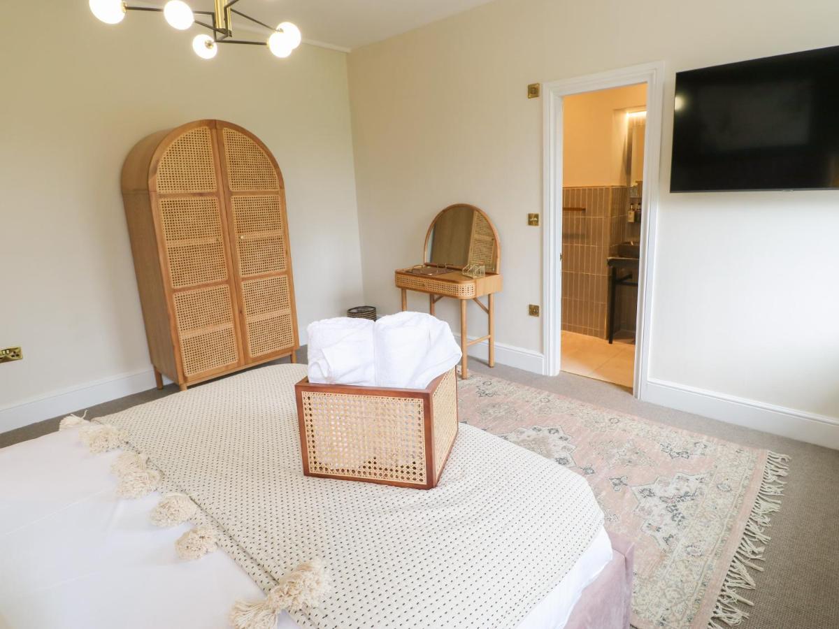 Hillside House Villa Лейбърн Екстериор снимка